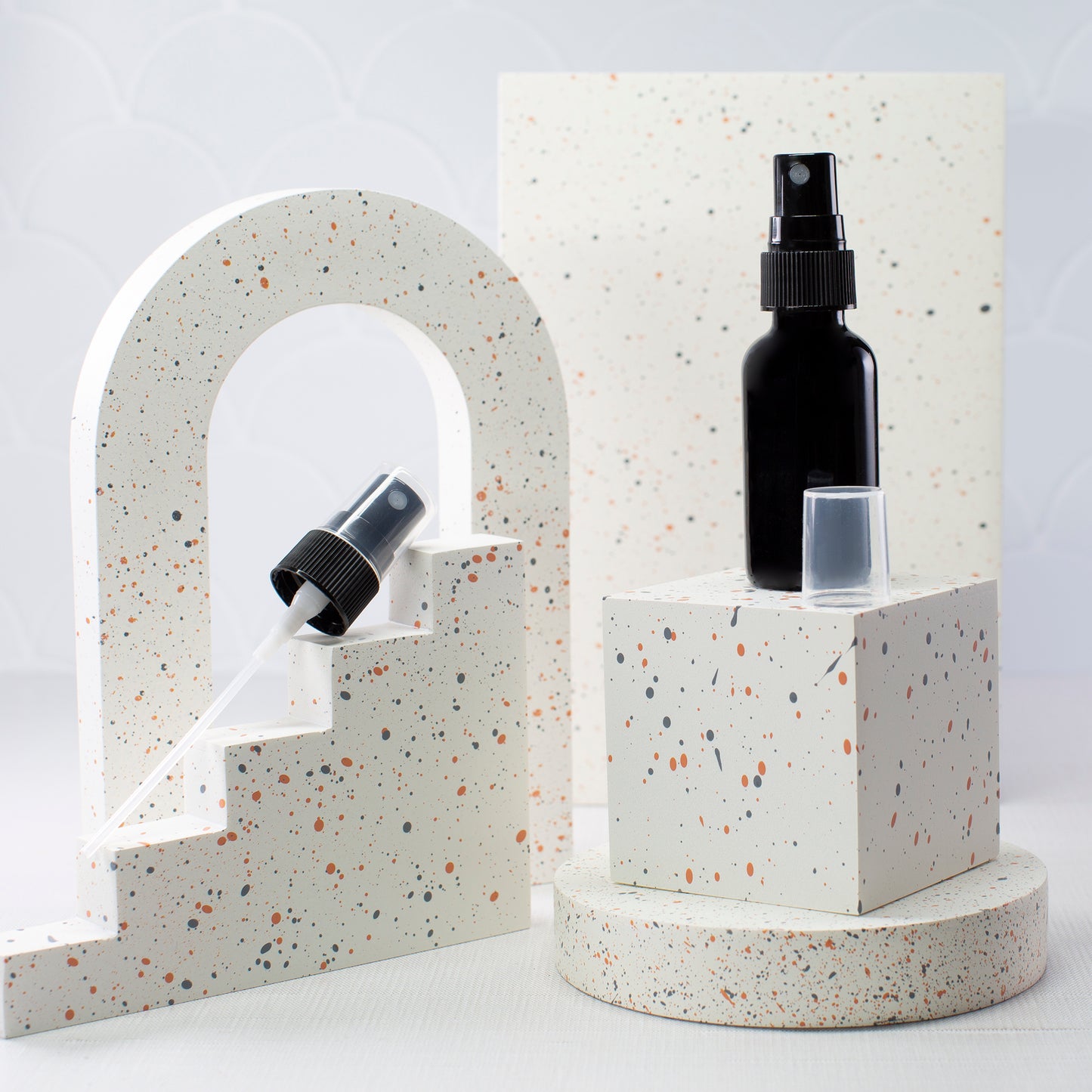 1 oz Black Glass Bottle with 20-400 Black Fine Mist Sprayer