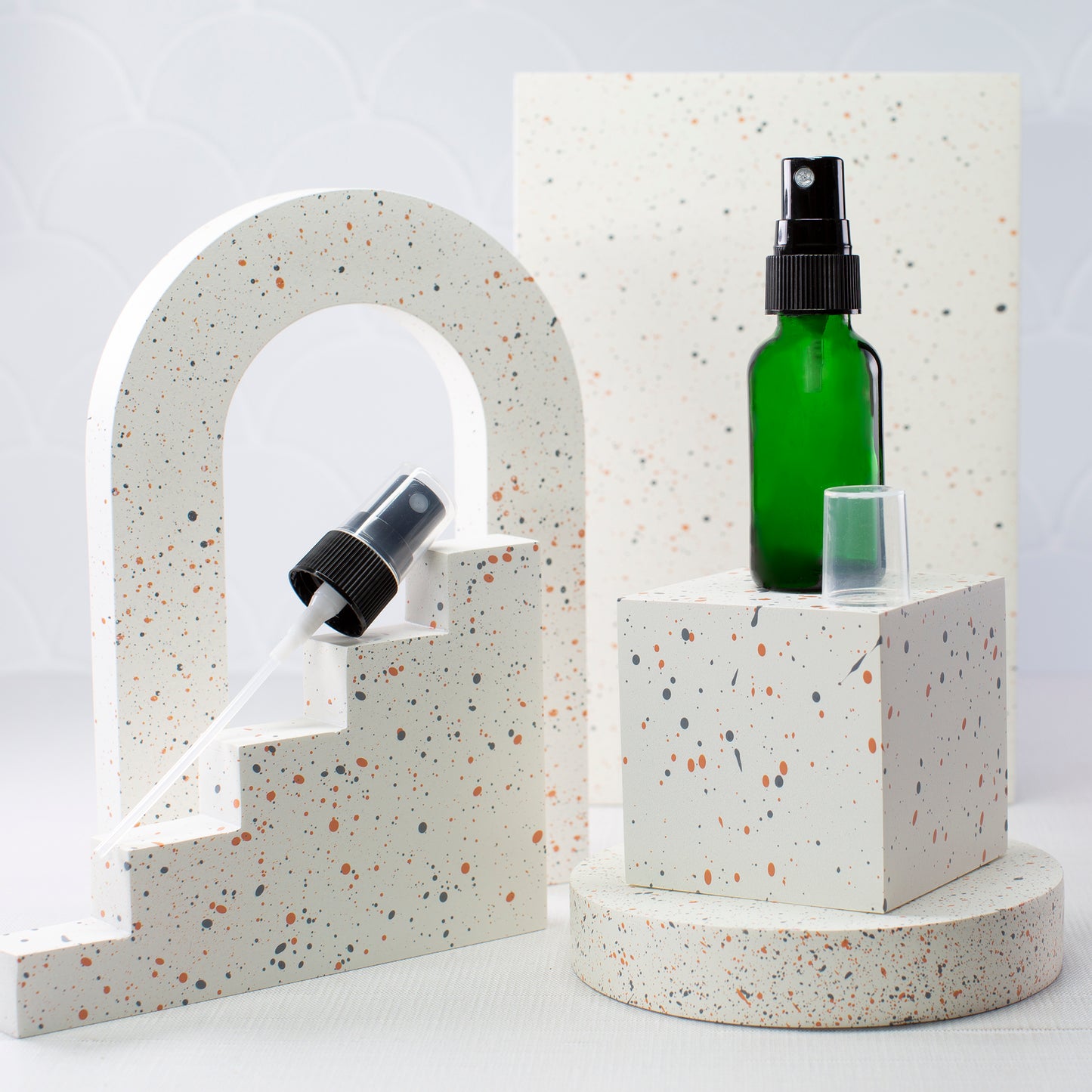 1 oz Green Glass Bottle with 20-400 Black Fine Mist Sprayer