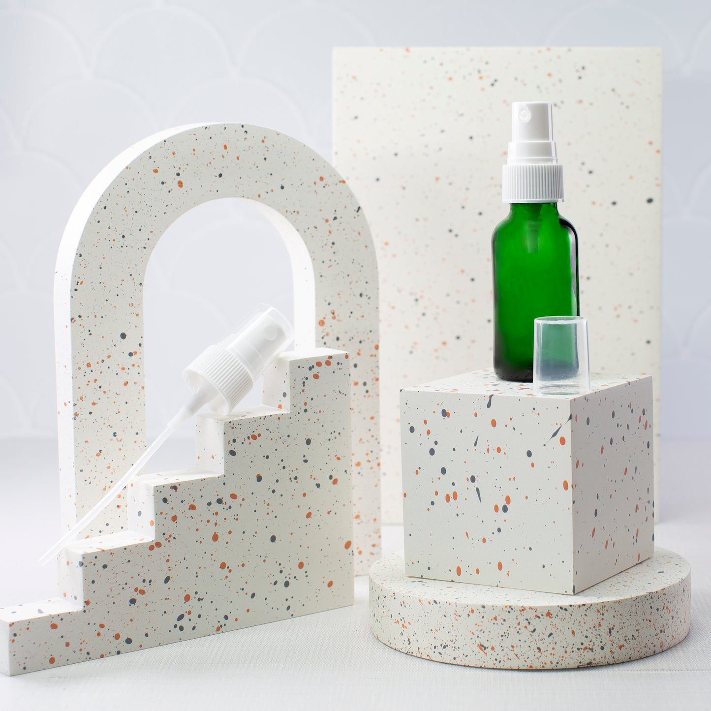 1 oz Green Glass Bottle with 20-400 White Fine Mist Sprayer