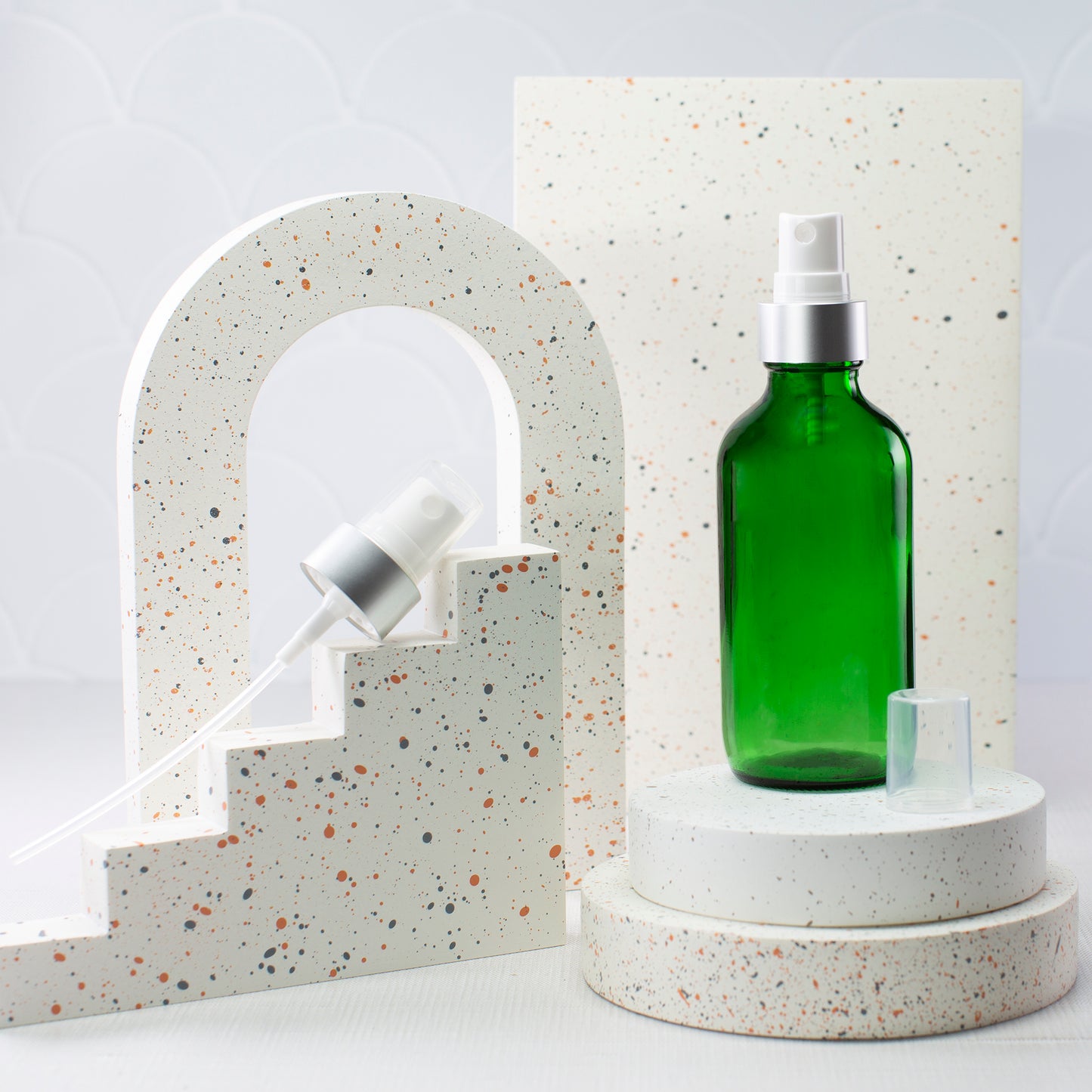 4 oz Green Glass Boston Round Bottle with 22-400 White Mister with Brushed Aluminum Shell