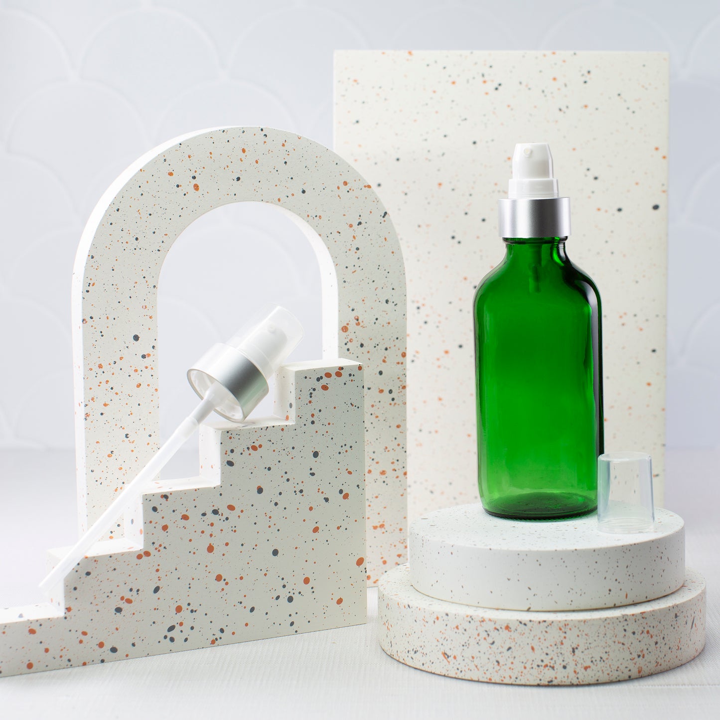 4 oz Green Glass Boston Round Bottle with 22-400 White Treatment Pump with Brushed Aluminum Shell