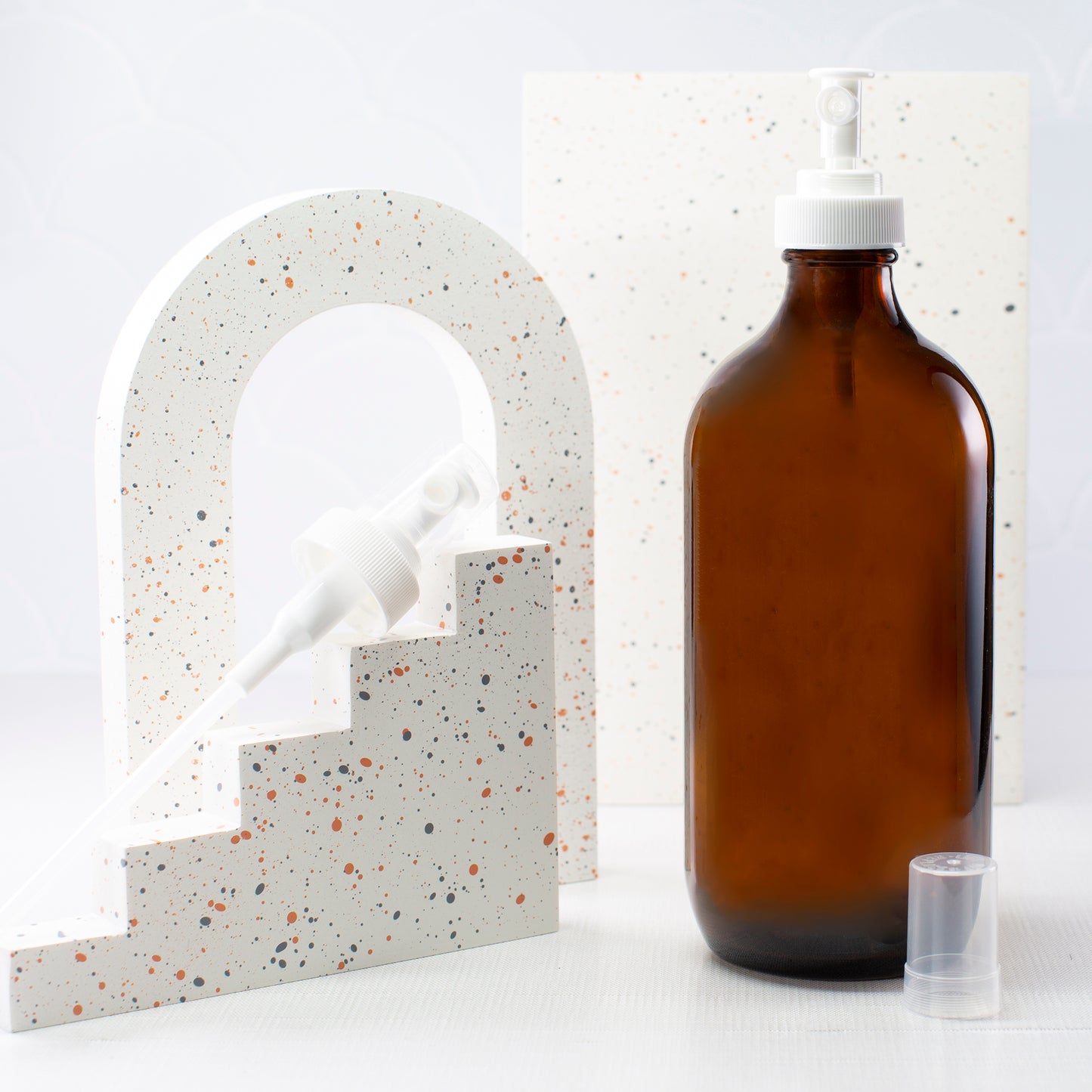500 ml Amber Glass Bottle with 28-400 White Regular Mist Sprayer