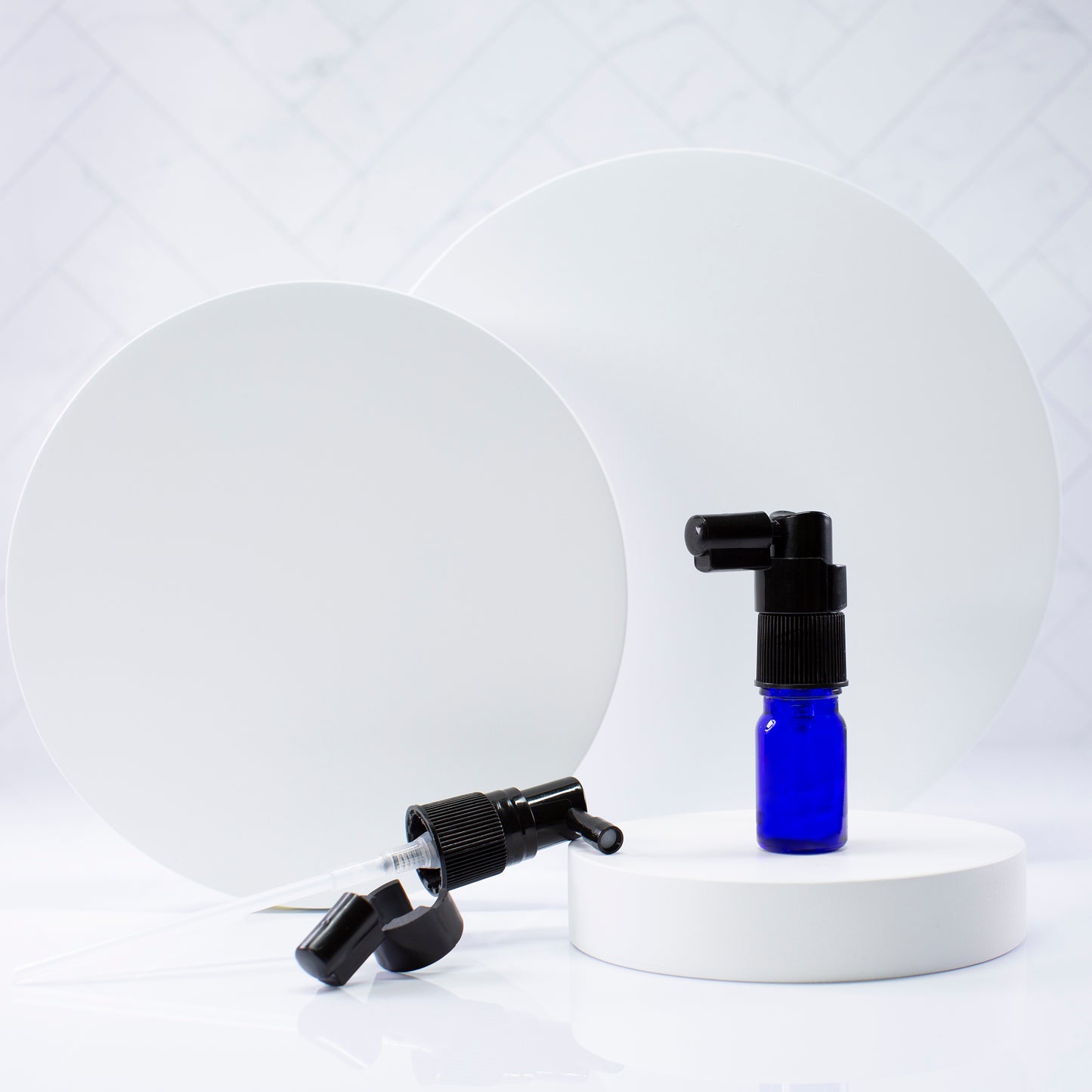 5 ml Blue Essential Oil Bottle with 18 mm Black Spray Pump