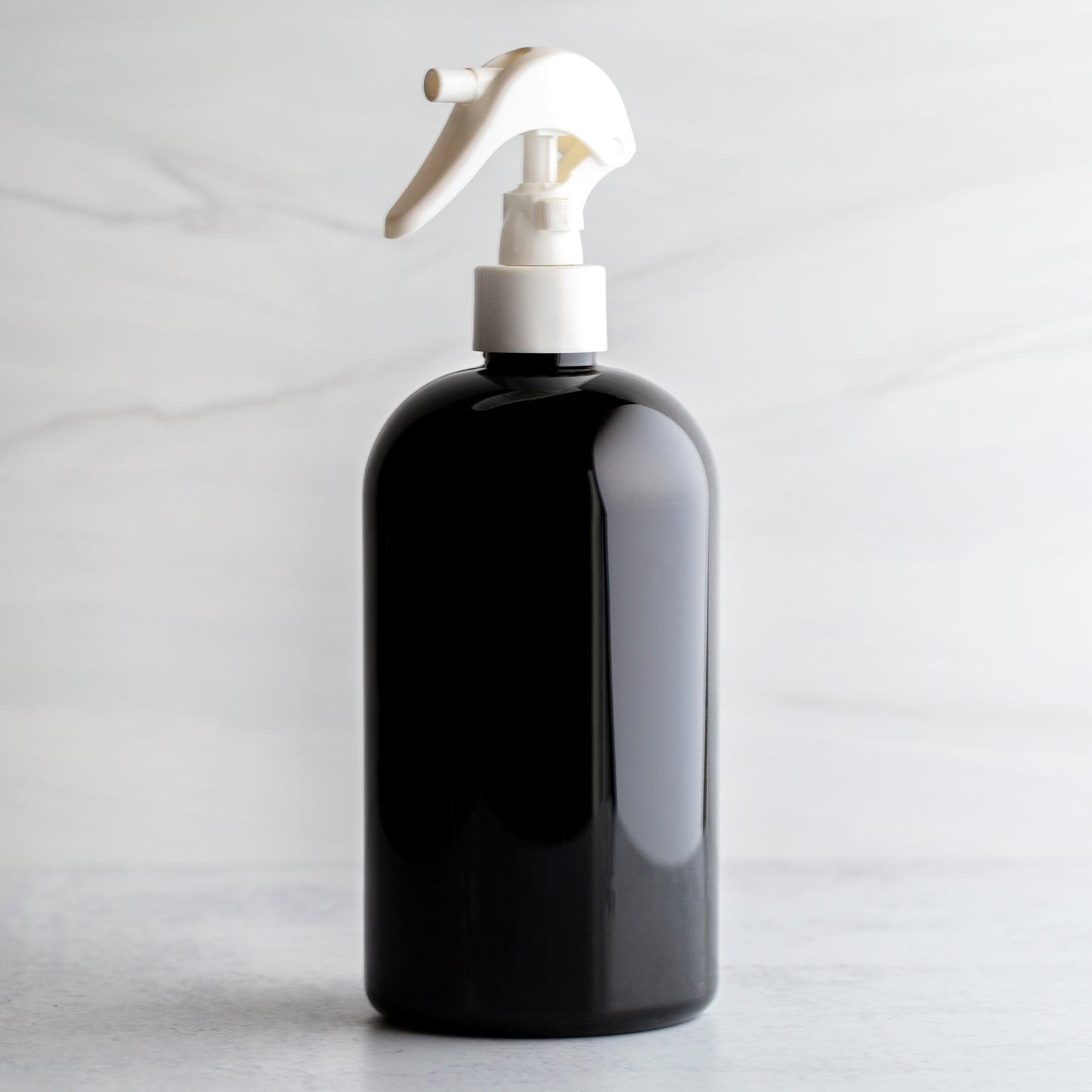 16oz Black Boston Round with White Mini Trigger Sprayer