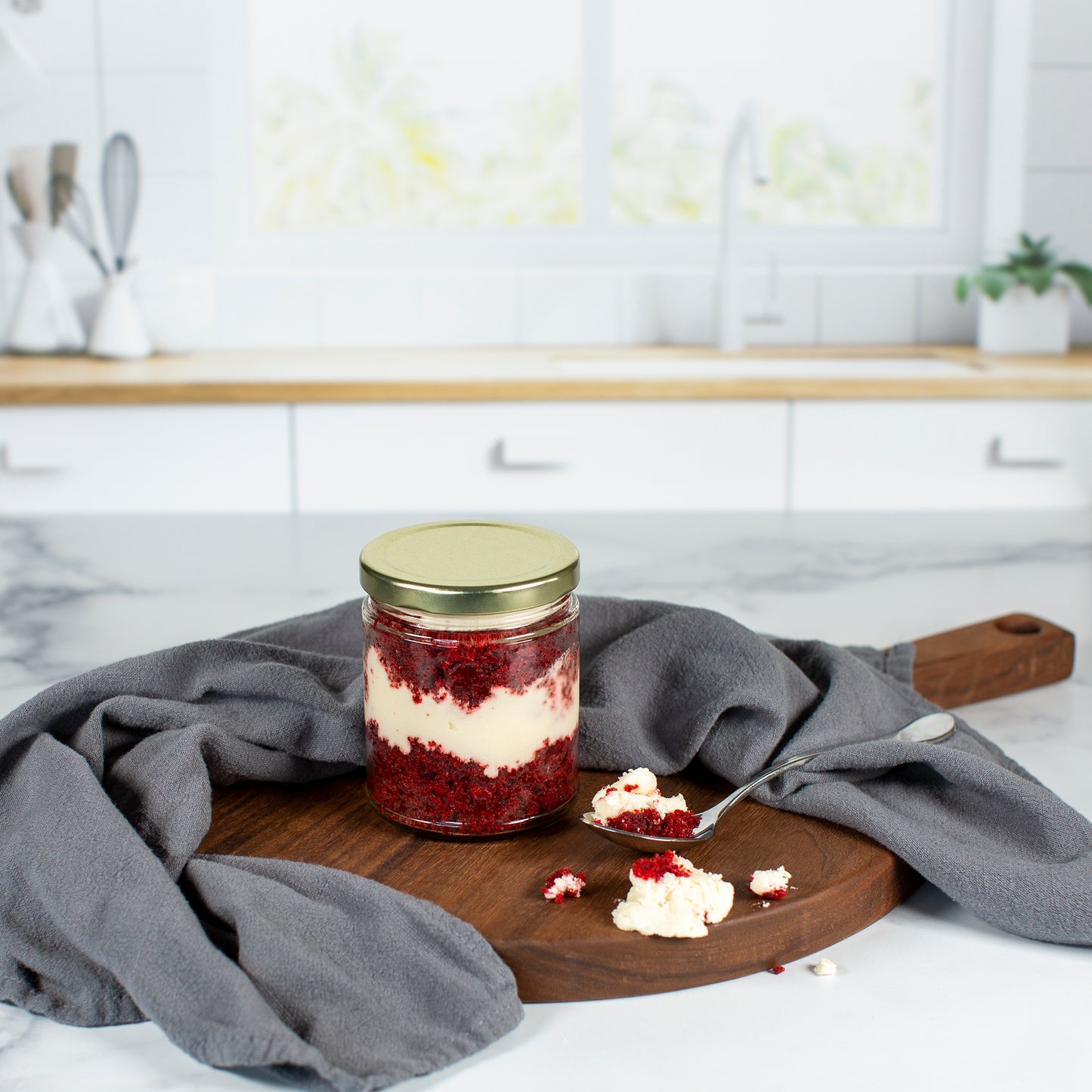 9 oz Clear Glass Jar with 70mm Gold Metal Lug Cap