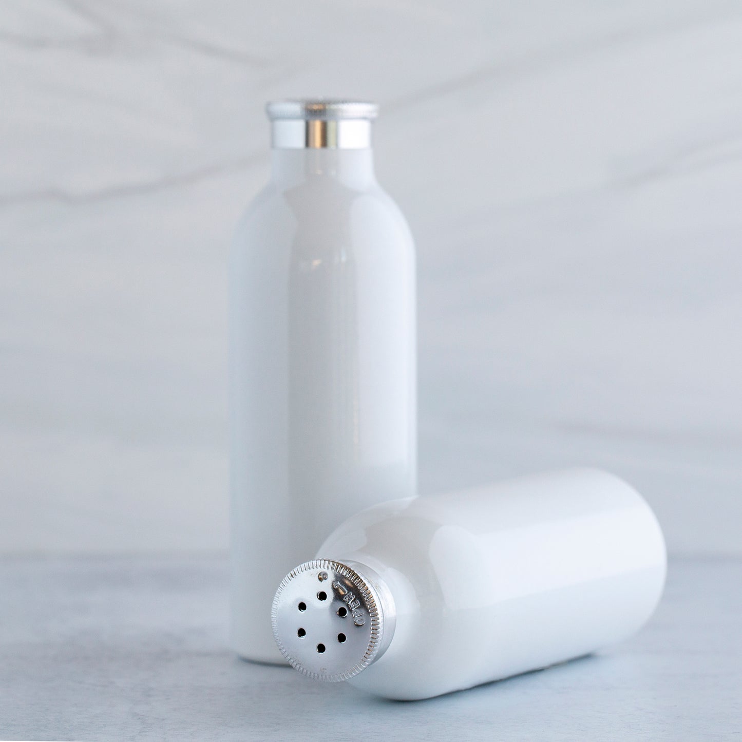 180 ml / 6 oz White Aluminum Powder Shaker