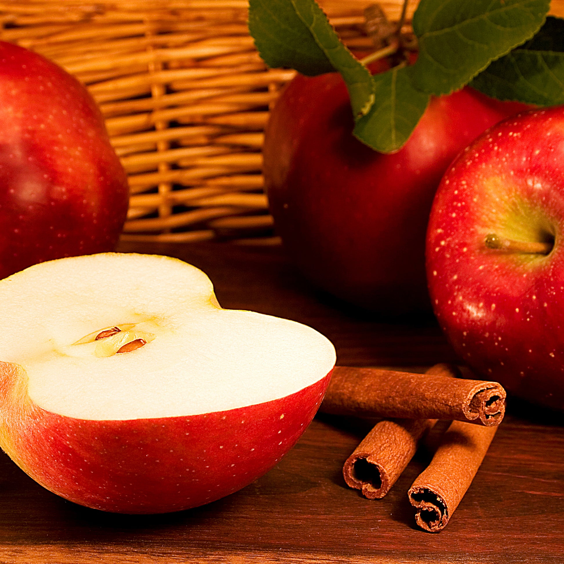 Apple Cinnamon Fragrance Oil – Voyageur Soap & Candle